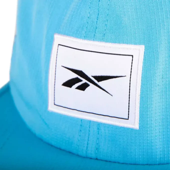 Belüftete Flat Brim Running Cap