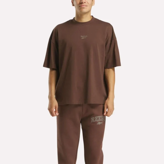 Herren-Varsity-T-Shirt