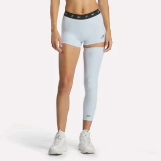 Reebok x Angel Reese Mini-Shorts & Ärmel