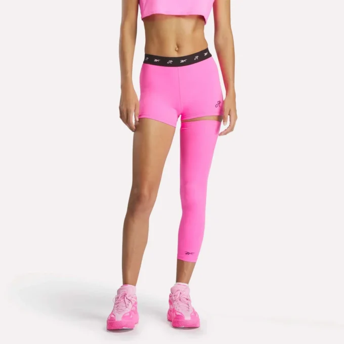 Reebok x Angel Reese Mini-Shorts & Ärmel