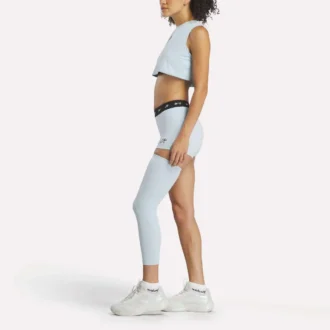 Reebok x Angel Reese Mini-Shorts & Ärmel