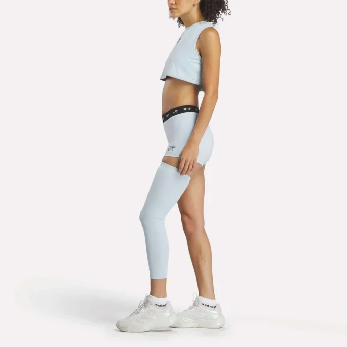 Reebok x Angel Reese Mini-Shorts & Ärmel