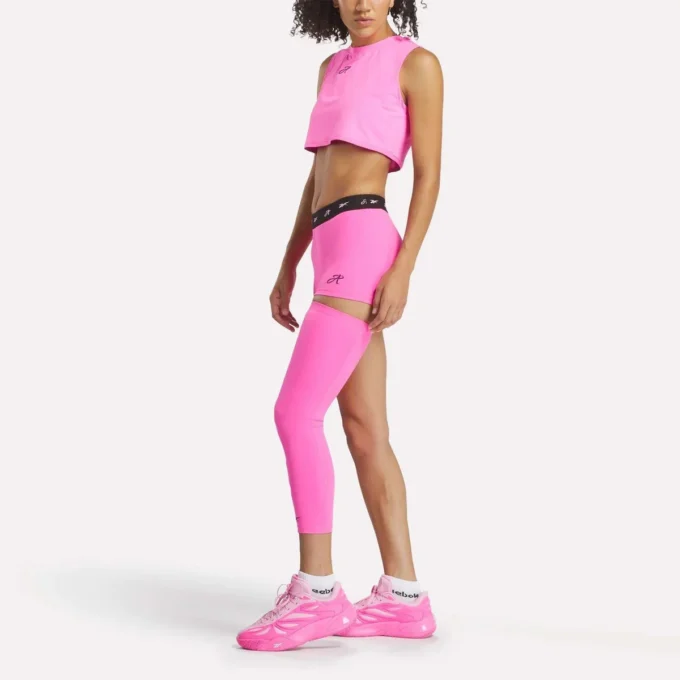 Reebok x Angel Reese Mini-Shorts & Ärmel